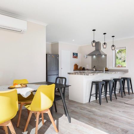 Modern Beach Break - Waihi Beach Holiday Home Eksteriør bilde