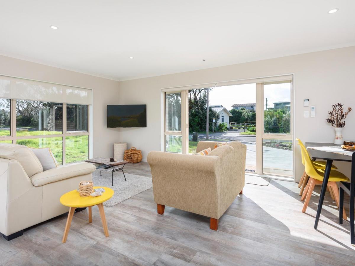 Modern Beach Break - Waihi Beach Holiday Home Eksteriør bilde