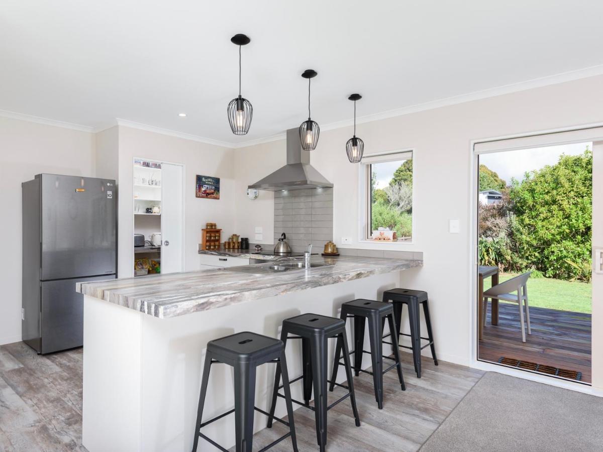 Modern Beach Break - Waihi Beach Holiday Home Eksteriør bilde
